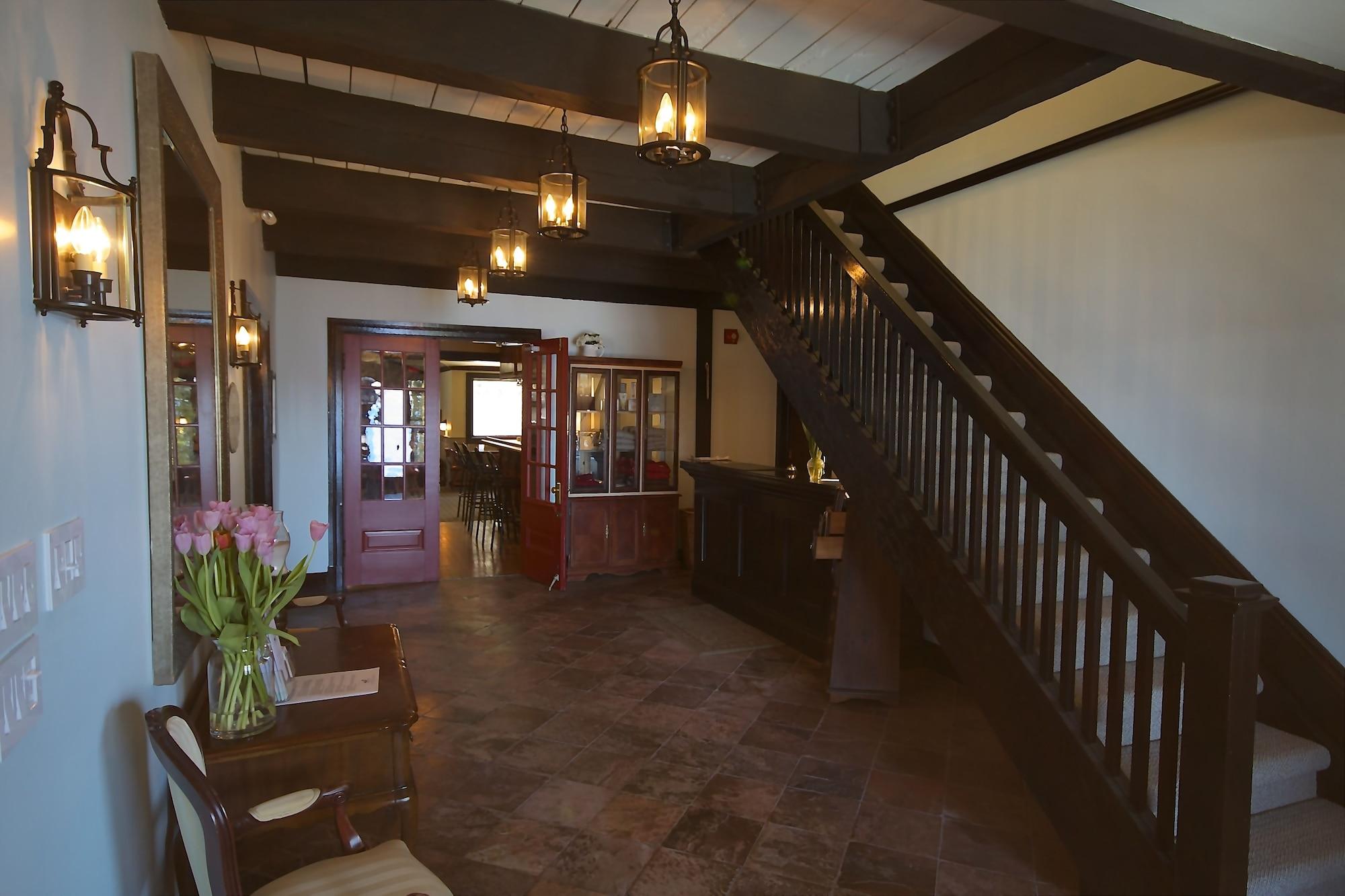 Sir Sam'S Inn & Spa (Adults Only) Haliburton Exterior photo